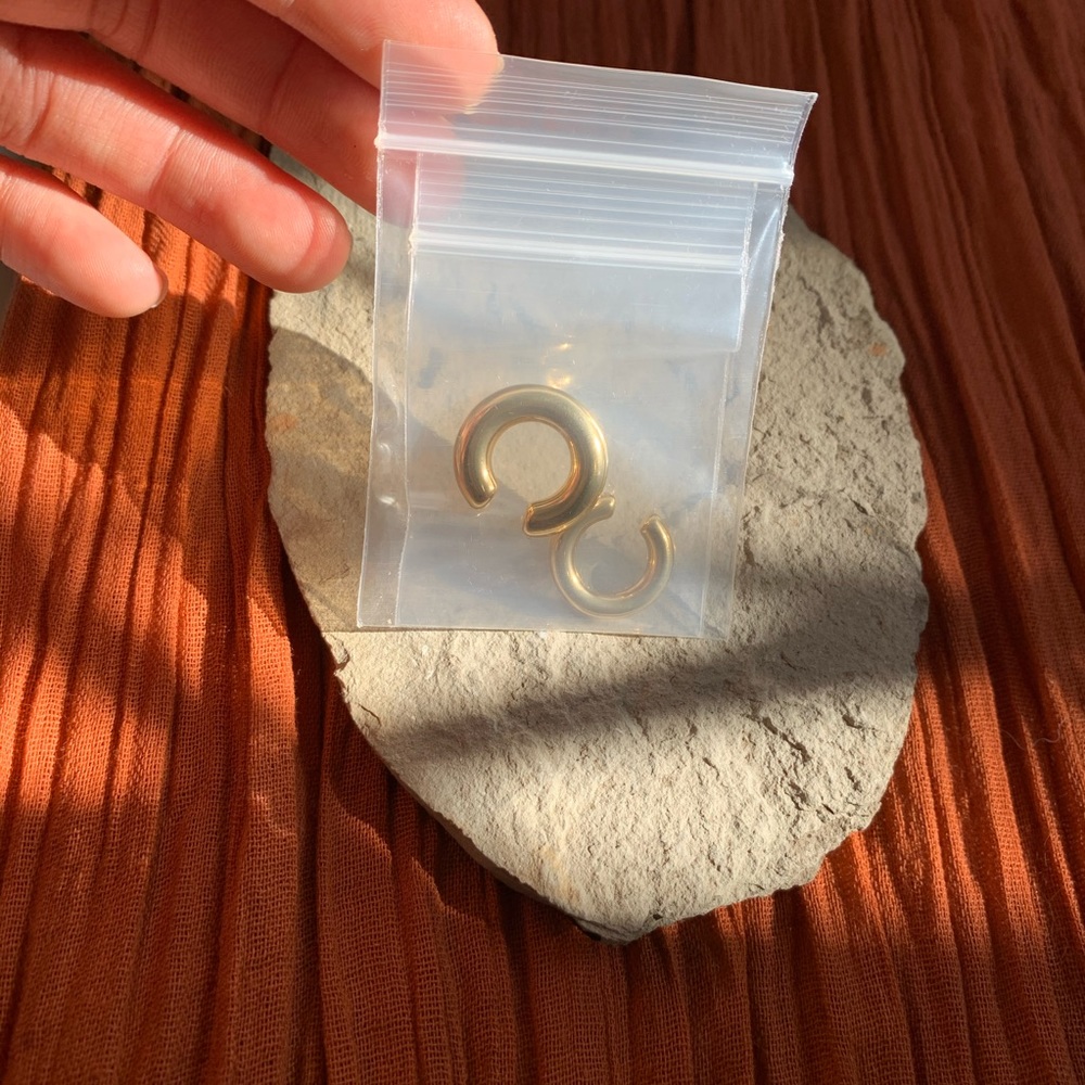 2 Gold Chunky Ear cuffs - Picture 13 of 15